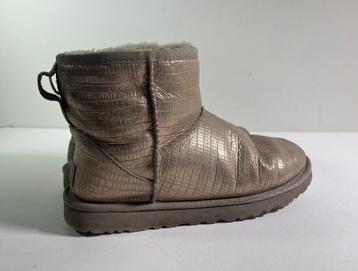 Mini Ugg goud  Maat 38 beschikbaar voor biedingen