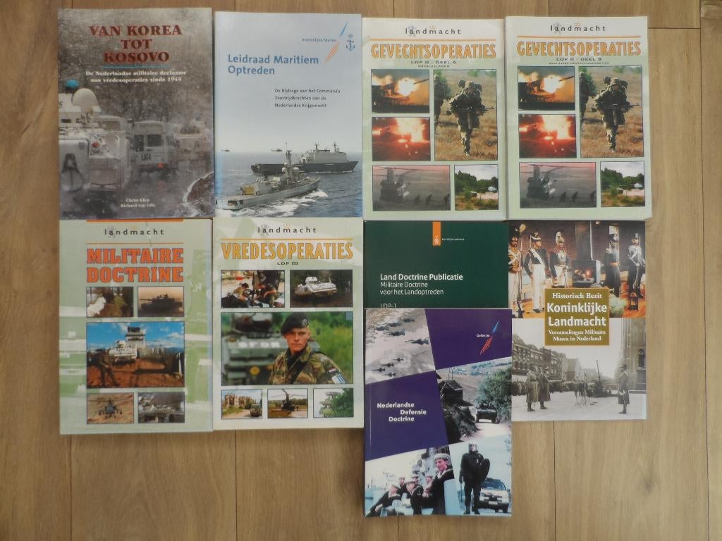 Defensie boeken, leger boeken diversen, geheel nieuw, Ophalen of Verzenden, Landmacht, Nederland, Embleem of Badge