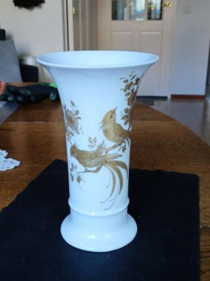 Kaiser Vaas,Porselein,Wit en Goud. Melodie, jrn.60(adv.313), Huis en Inrichting, Woonaccessoires | Vazen, Zo goed als nieuw, Wit