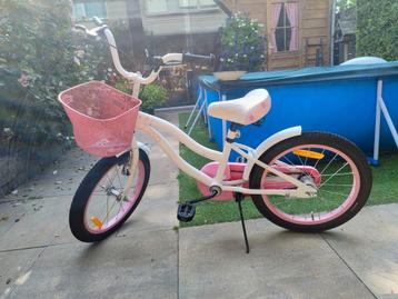 18 inch meisjesfiets beschikbaar voor biedingen