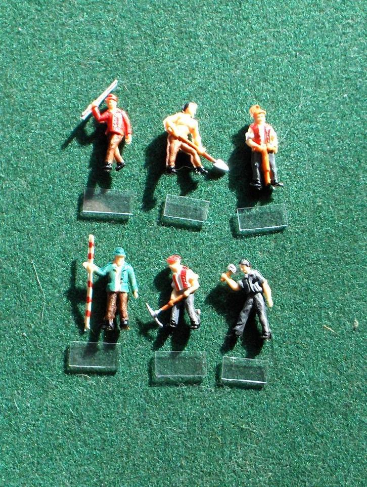 Vintage 70er jaren setje wegenbouw / bouwvakkers VERO DDR, Hobby en Vrije tijd, Modeltreinen | H0, Nieuw, Brug, Tunnel of Gebouw