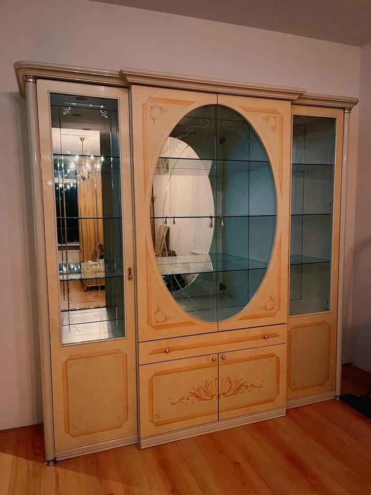 Exclusieve vitrinekast in klassieke stijl!, Huis en Inrichting, Kasten | Kledingkasten, Zo goed als nieuw, 200 cm of meer, 200 cm of meer
