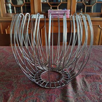 Metalen fruitmand  beschikbaar voor biedingen