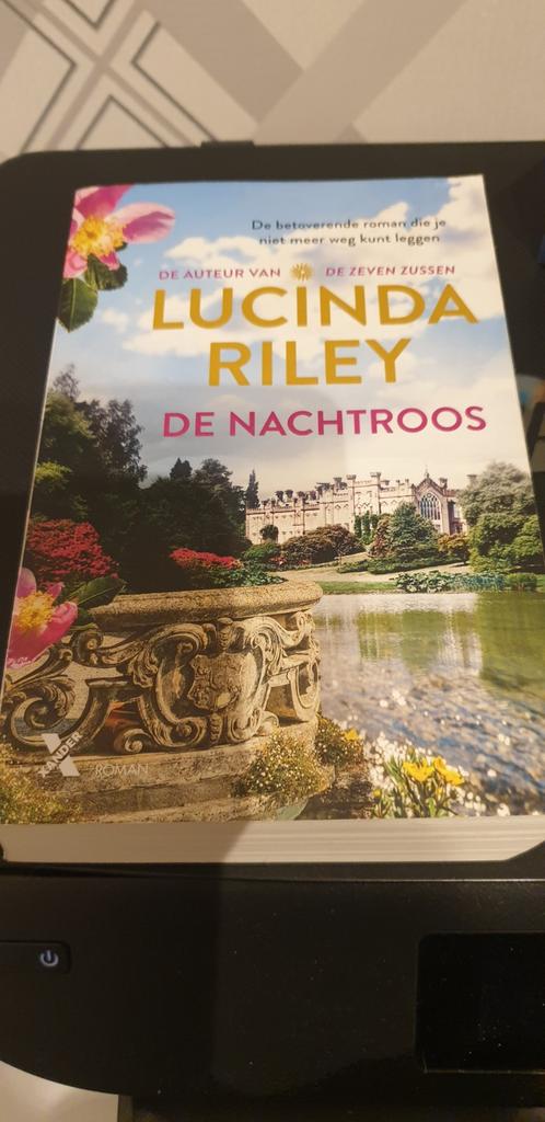 Lucinda Riley - De nachtroos, Ophalen, Lucinda Riley, Zo goed als nieuw, Amerika