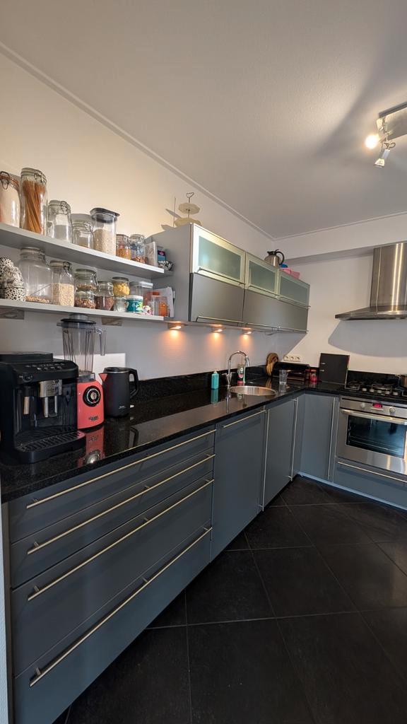 Complete keuken met granieten werkblad, Huis en Inrichting, Keuken | Complete keukens, Gebruikt, Hoekkeuken, Graniet of Steen