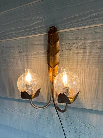 Vintage mid century wandlamp met breukglazen bollen beschikbaar voor biedingen