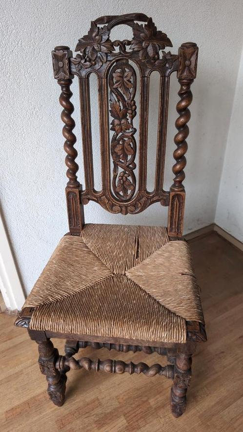Antieke Eiken Stoel met Houtsnijwerk & Gedraaide Poten, Antiek en Kunst, Antiek | Meubels | Stoelen en Banken, Ophalen