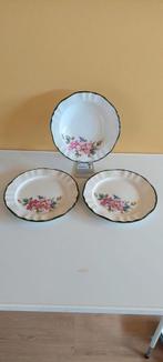 3 vintage borden van Pagnossin Earthenware Treviso Italy, Ophalen of Verzenden, Gebruikt, Overige stijlen, Bord(en)