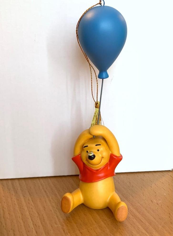 Disney WDCC Winnie The Pooh Ornament "Up to the Honey Tree", Verzamelen, Disney, Zo goed als nieuw, Beeldje of Figuurtje, Winnie de Poeh of vrienden