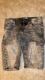 Korte jeans broek, Ophalen of Verzenden, Zo goed als nieuw, Blauw, W32 (confectie 46) of kleiner