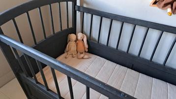Brocante Zwart Houten Ledikant 120x60 beschikbaar voor biedingen