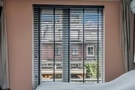 Donkerbruine jaloezieën - 163 x 209 cm, Huis en Inrichting, Stoffering | Gordijnen en Lamellen, Zo goed als nieuw, 200 cm of meer