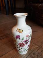 Zsolnay hungary handbeschilderde vaas bloemen en vlinders, Ophalen of Verzenden