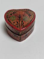 vintage papier mache lakdoosje  sieraden doosje, Ophalen of Verzenden, Gebruikt
