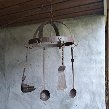 Oude brocante wildhaak wildkroon met 4 accessoires *Etage3* beschikbaar voor biedingen