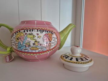 Blond Amsterdam theepot even bijkletsen beschikbaar voor biedingen