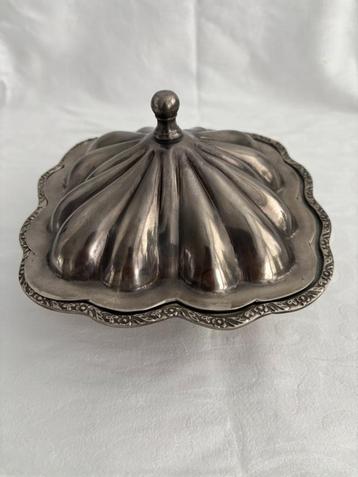 Vintage verzilverd metalen schaal met deksel. beschikbaar voor biedingen