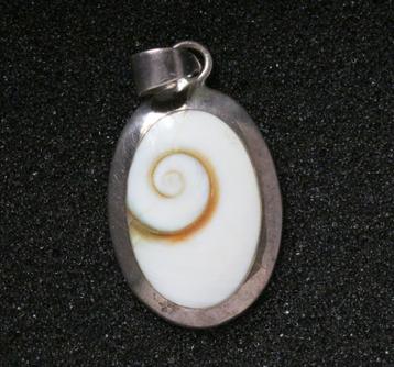 zilveren hanger met Shiva Eye beschikbaar voor biedingen