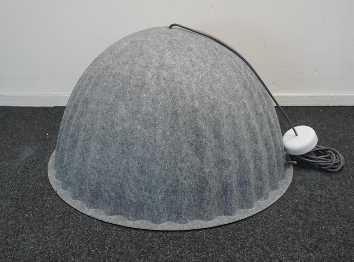 Muuto Under the Bell Design Lampen | Hanglampen | Grijs, Huis en Inrichting, Lampen | Hanglampen, Gebruikt, Minder dan 50 cm, Kunststof