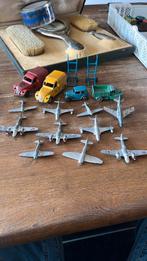 Oud Dinky Toys speelgoed,vliegtuigjes,karretjes en autootjes