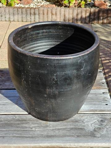 Zwarte Bloempot - 27cm hoog, 28cm diameter beschikbaar voor biedingen