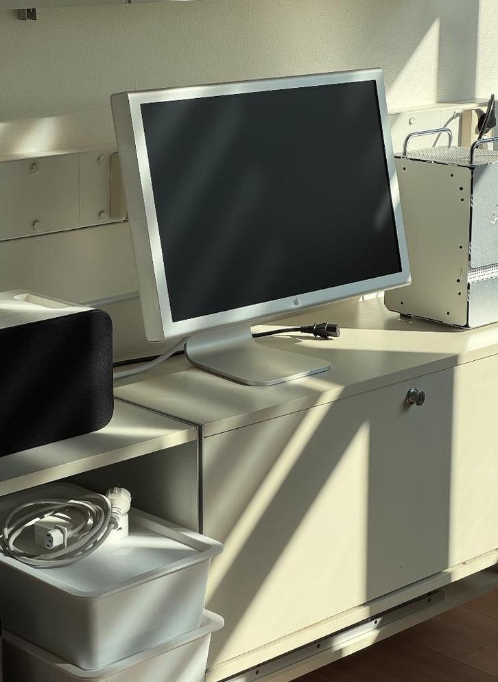 Apple Cinema Display 23", Computers en Software, Monitoren, Gebruikt, 60 Hz of minder, DVI, Kantelbaar, LED, Full HD, Onbekend