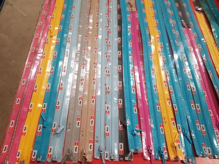 Nu deze laatste partij Opti ritsen in staverpakking, Hobby en Vrije tijd, Naaien en Fournituren, Nieuw, Rits of Sluiting, Ophalen of Verzenden