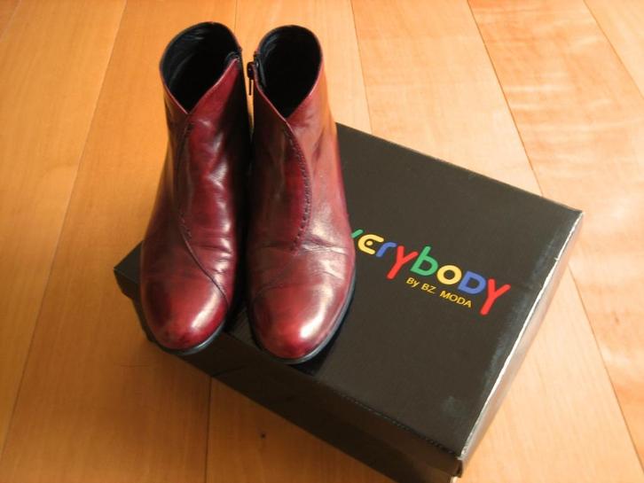 Zeer mooie bordeaux leren enkelschoen EVERYBODY 38 snazzeys, Kleding | Dames, Schoenen, Nieuw, Lage of Enkellaarzen, Rood, Verzenden