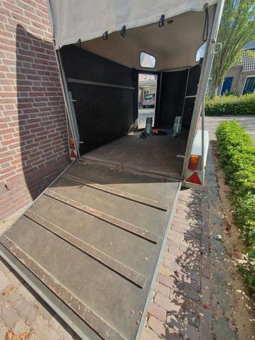 trailer motortrailer verhuis aanhanger paardentrailer  beschikbaar voor biedingen