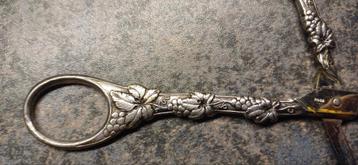 Druivenschaar antiek zilver. beschikbaar voor biedingen