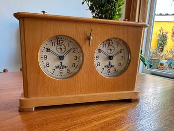 Vintage Jantar Schaakklok USSR Jaren 60 beschikbaar voor biedingen