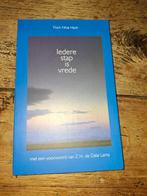 Thich Nhat Hahn - Iedere stap is vrede, Boeken, Astrologie, Overige typen, Ophalen of Verzenden, Zo goed als nieuw