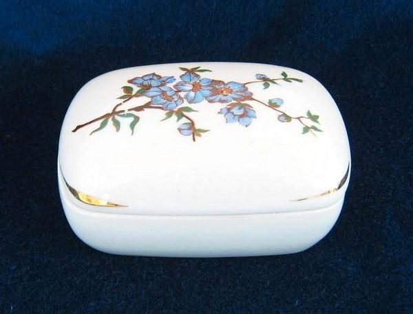 Hollohaza - Dekseldoosje Zeepdoosje met blauw bloesemtakje, Huis en Inrichting, Woonaccessoires | Overige, Zo goed als nieuw, Ophalen