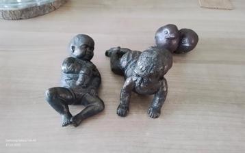2 schattige beeldjes bronskleurig GEERT KLUNEN no.70  beschikbaar voor biedingen