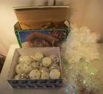 Mooie Houten Kerststal met retro Kerstballen en slingers, Diversen, Kerst, Ophalen of Verzenden, Zo goed als nieuw