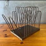 OPRUIMING antiek art deco rek krantenrek messing en hout, Huis en Inrichting, Woonaccessoires | Krantenbakken en Lectuurbakken