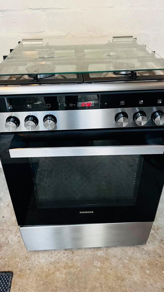 SIEMENS LUXE RVS FORNUIS 3D HETELUCHTPLUS, Witgoed en Apparatuur, Fornuizen, Zo goed als nieuw, Vrijstaand, 4 kookzones, 85 tot 90 cm