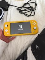 Nintendo Switch Lite, Spelcomputers en Games, Spelcomputers | Nintendo Switch Lite, Ophalen, Geel, Nieuw, Met beschermhoes of tas