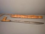 Zeldzame Dayak Mandau met prachtige schede, Ophalen of Verzenden, Landmacht, Amerika, Zwaard of Sabel