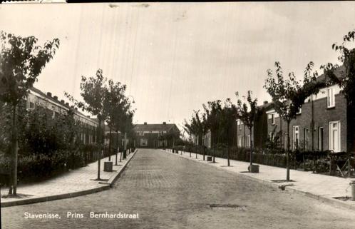 Stavenisse - prins Bernhardstraat 1, Verzamelen, Ansichtkaarten | Nederland, Gelopen, Zeeland, 1940 tot 1960, Ophalen of Verzenden