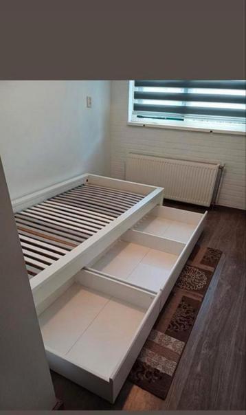 1 persoonsbed van ikea met lades. 90x200cm 