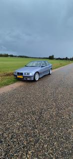 Te koop: BMW 325i E36 – Blauw – Zeldzame klassieker 1994, Auto's, Achterwielaandrijving, Zwart, Blauw, Handgeschakeld