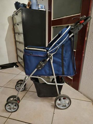  mooie buggy voor kleine hond. beschikbaar voor biedingen