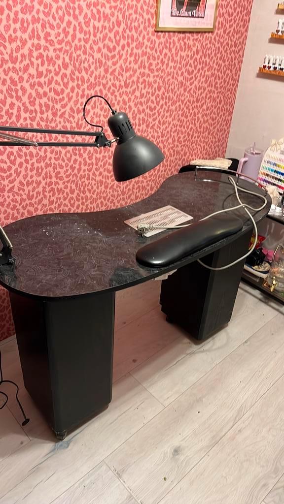 Nageltafel met afzuig en lamp, Sieraden, Tassen en Uiterlijk, Uiterlijk | Cosmetica en Make-up, Gebruikt, Handen en Nagels, Wit