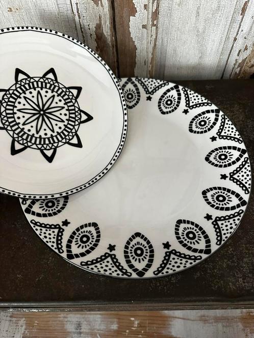 Set van twee Inari serveerborden, Huis en Inrichting, Keuken | Servies, Zo goed als nieuw, Overige stijlen, Ophalen of Verzenden