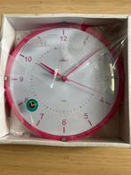 Nieuwe Atlanta Wandklok - Roze, Ophalen of Verzenden, Nieuw, Analoog, Wandklok