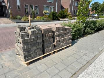 Beton klinkers grijs en rood 15m2 gratis  beschikbaar voor biedingen