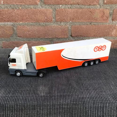 1:50 MERCEDES ACTROS TNT PLASTIC ……….5,-, Hobby en Vrije tijd, Modelauto's | 1:50, Zo goed als nieuw, Bus of Vrachtwagen, Ophalen of Verzenden