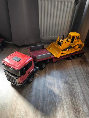 Bruder Scania Vrachtwagen met Dieplader & CAT Bulldozer beschikbaar voor biedingen