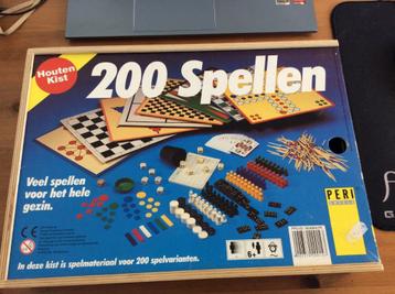 200 spellen doos houten kist, zo goed als nieuw beschikbaar voor biedingen
